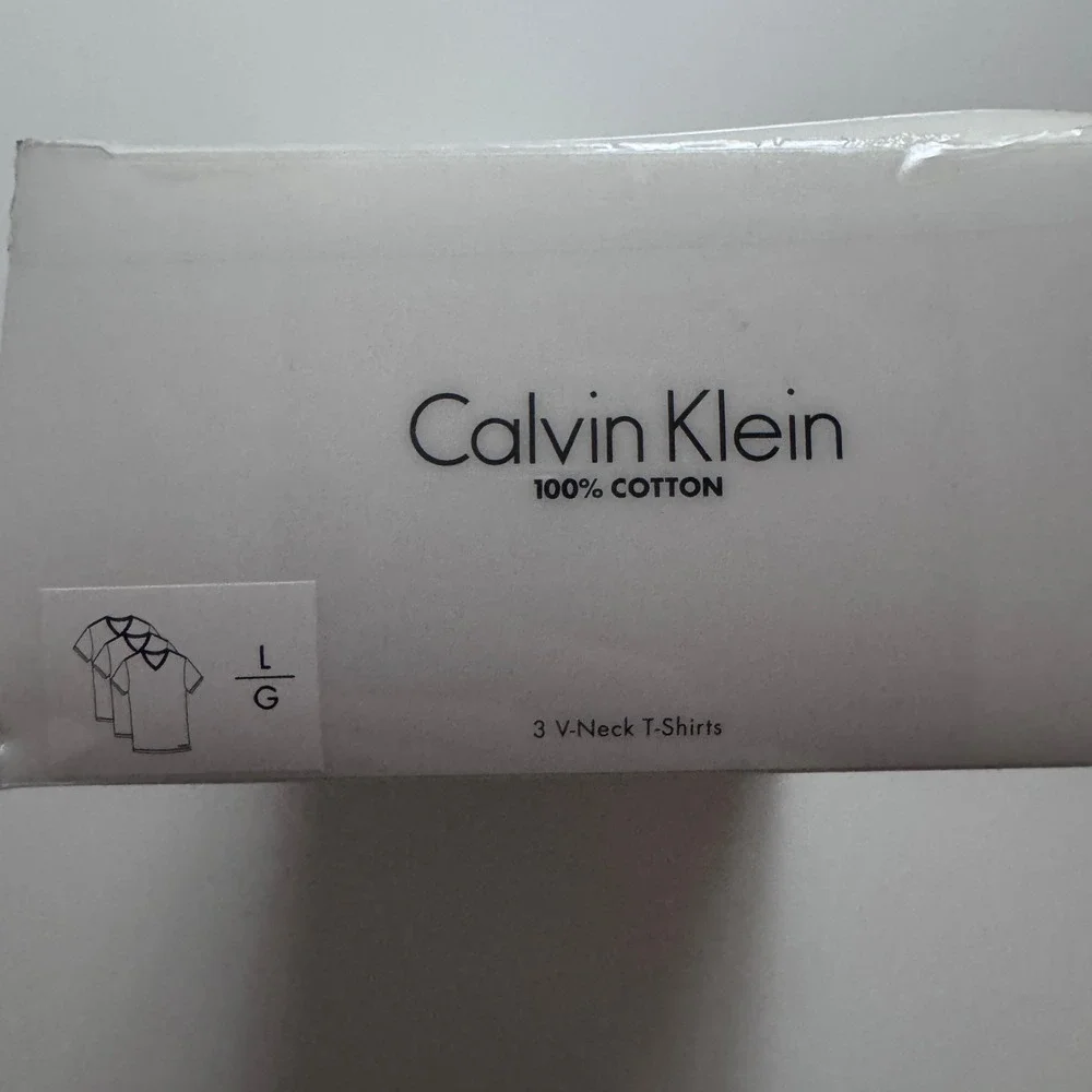 Calvin Klein Men 3 Pack White 100% Cotton V-Neck T-Shirts Classic Fit Size L